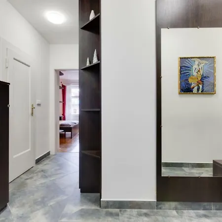 Apartment Bright Stylish Apt In Dt +a/c +5minoldtownsq
