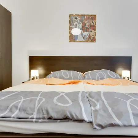 Apartment Bright Stylish Apt In Dt +a/c +5minoldtownsq Prague
