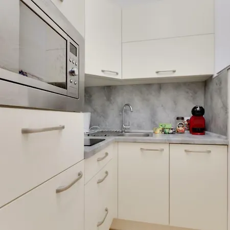 Apartment Bright Stylish Apt In Dt +a/c +5minoldtownsq Prague