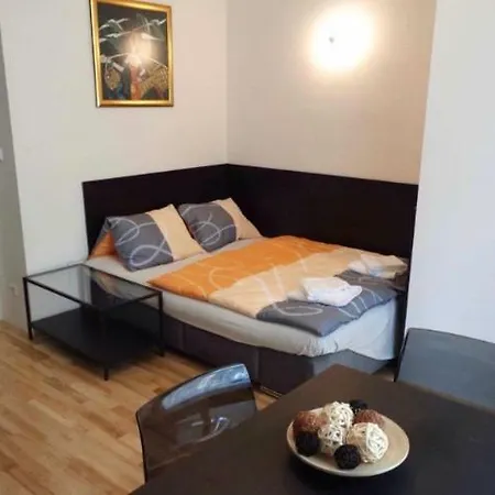Bright Stylish Apt In Dt +a/c +5minoldtownsq